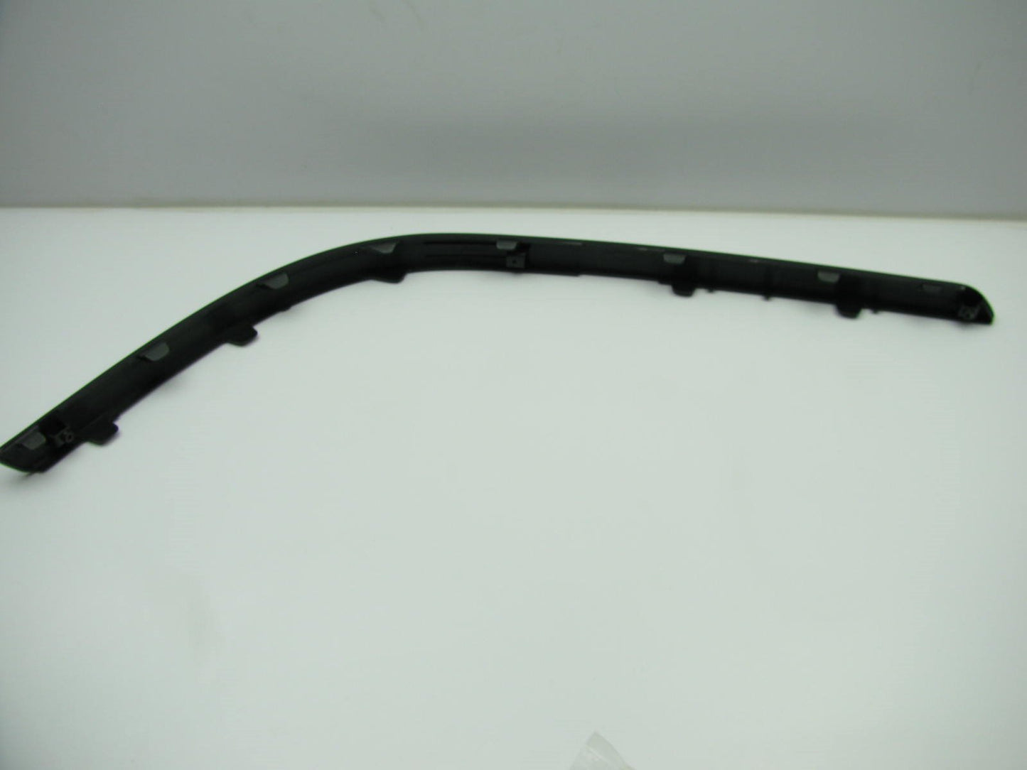 REAR Bumper Moulding Trim Right Passengers Side OEM For 2009-2010 Hyundai Sonata