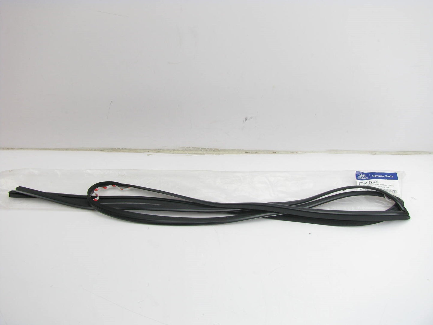 NEW - OEM 871313K000 Back Glass Reveal Molding Seal For 2006-10 Hyundai Sonata