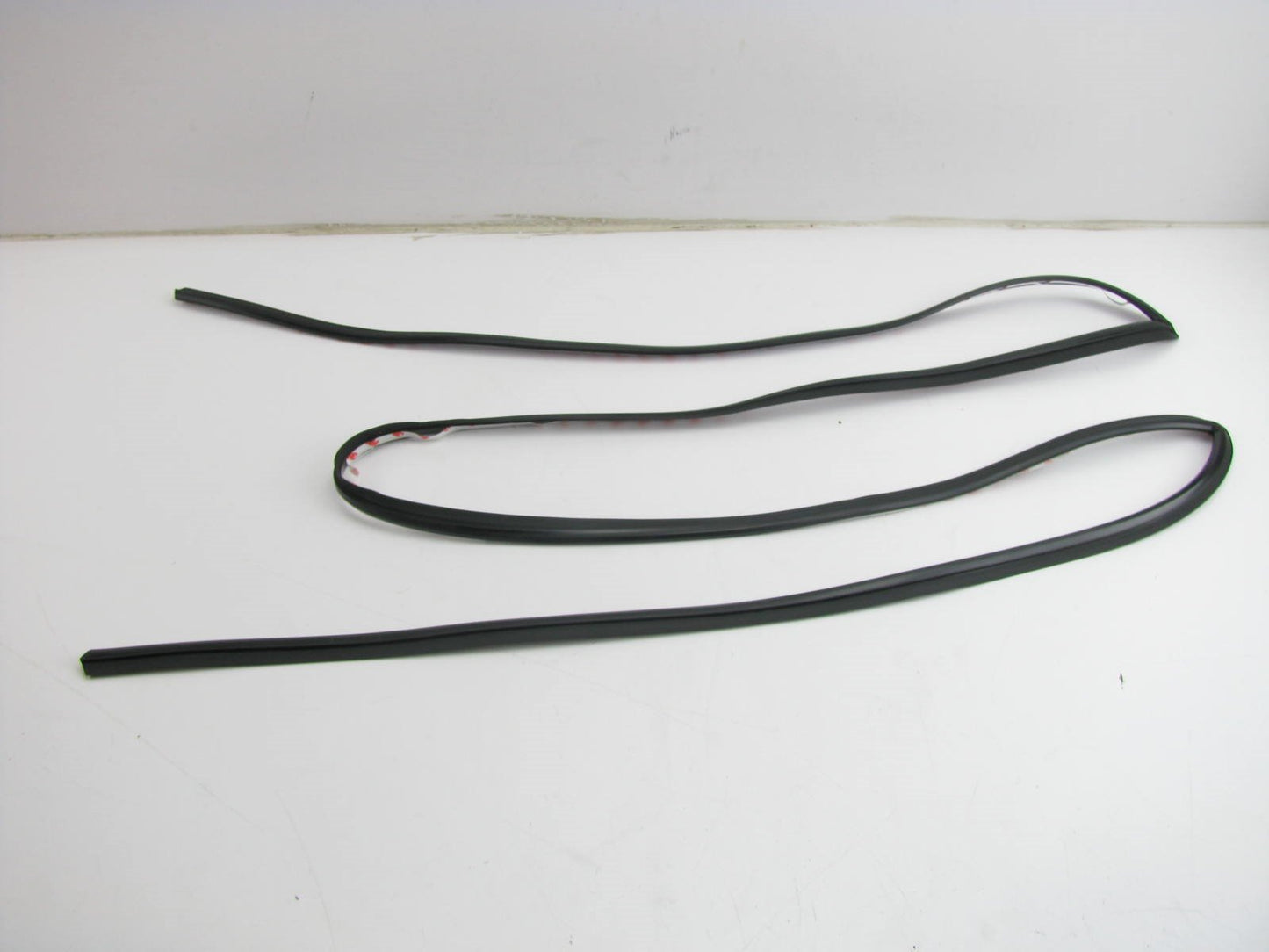 NEW - OEM 871313K000 Back Glass Reveal Molding Seal For 2006-10 Hyundai Sonata