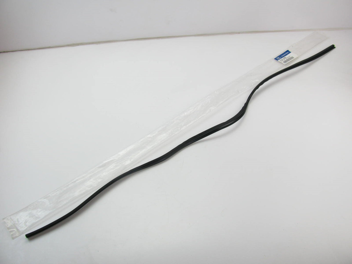 New OEM Rear Window Glass Moulding Lower For 06-11 Accent SEDAN 871321E000
