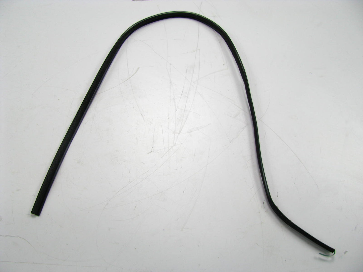 NEW REAR Back Window Glass Upper Moulding Seal Strip OEM For 11-16 Hyundai Equus
