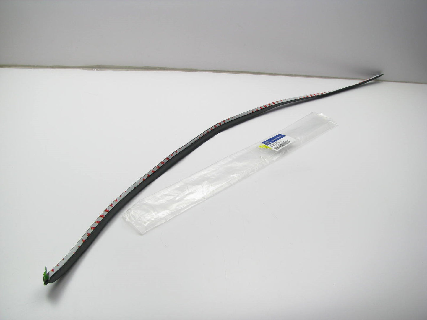 NEW - OEM Back Glass Lower Moulding Strip Seal For 2015-2019 Sonata 87136C2000