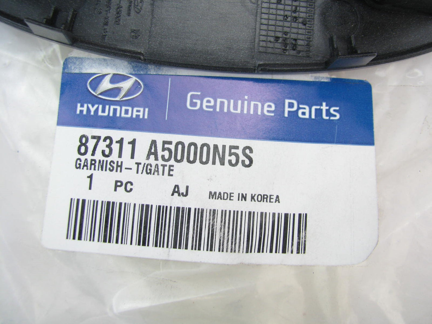 NEW - OEM GENUINE Rear Tailgate Garnish Moulding For 13-17 Elantra GT 87311A5000