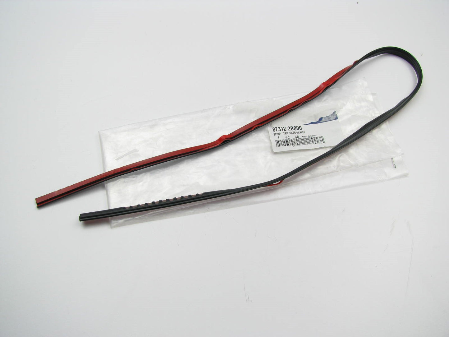 Liftgate Tailgate Finish Panel Seal Strip OEM For 2007-2009 Santa Fe 873122B000
