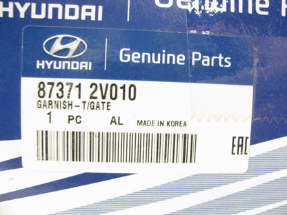 NEW REAR Tailgate Mount Badge Bracket OEM For 11-17 Hyundai Volester 87371-2V010
