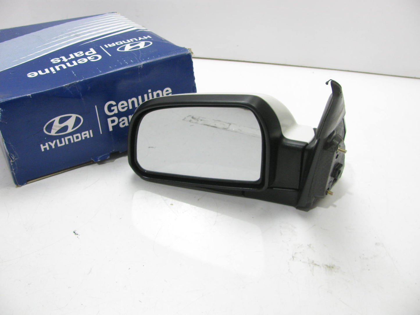 New OEM Front Left Drivers Side View Mirror For 2005-2008 Hyundai Tucson