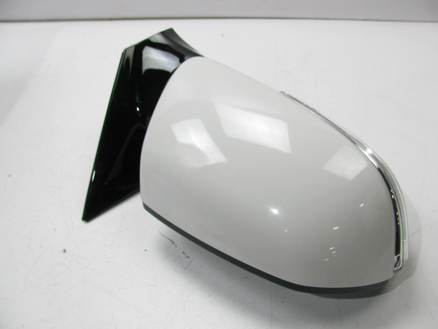 NEW Right Passengers Side WHITE Heated Mirror OEM For 13-15 Santa Fe 87620B8009