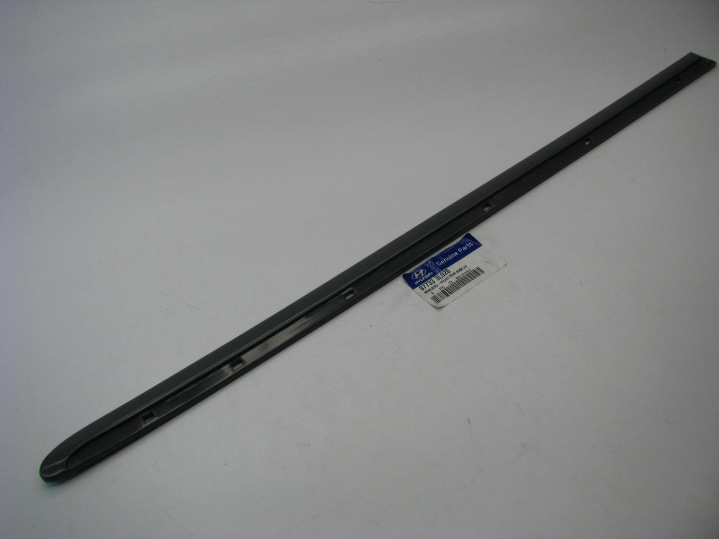 New OEM Rear Left Side Door Moulding Trim For 05-10 Hyundai Azera 877333L020