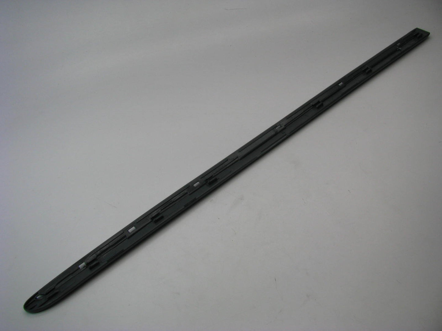 New OEM Rear Left Side Door Moulding Trim For 05-10 Hyundai Azera 877333L020