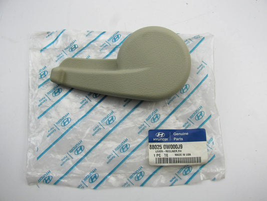 NEW - OEM Genuine FRONT RIGHT Side Seat Recliner Knob Handle For 07-09 Santa Fe