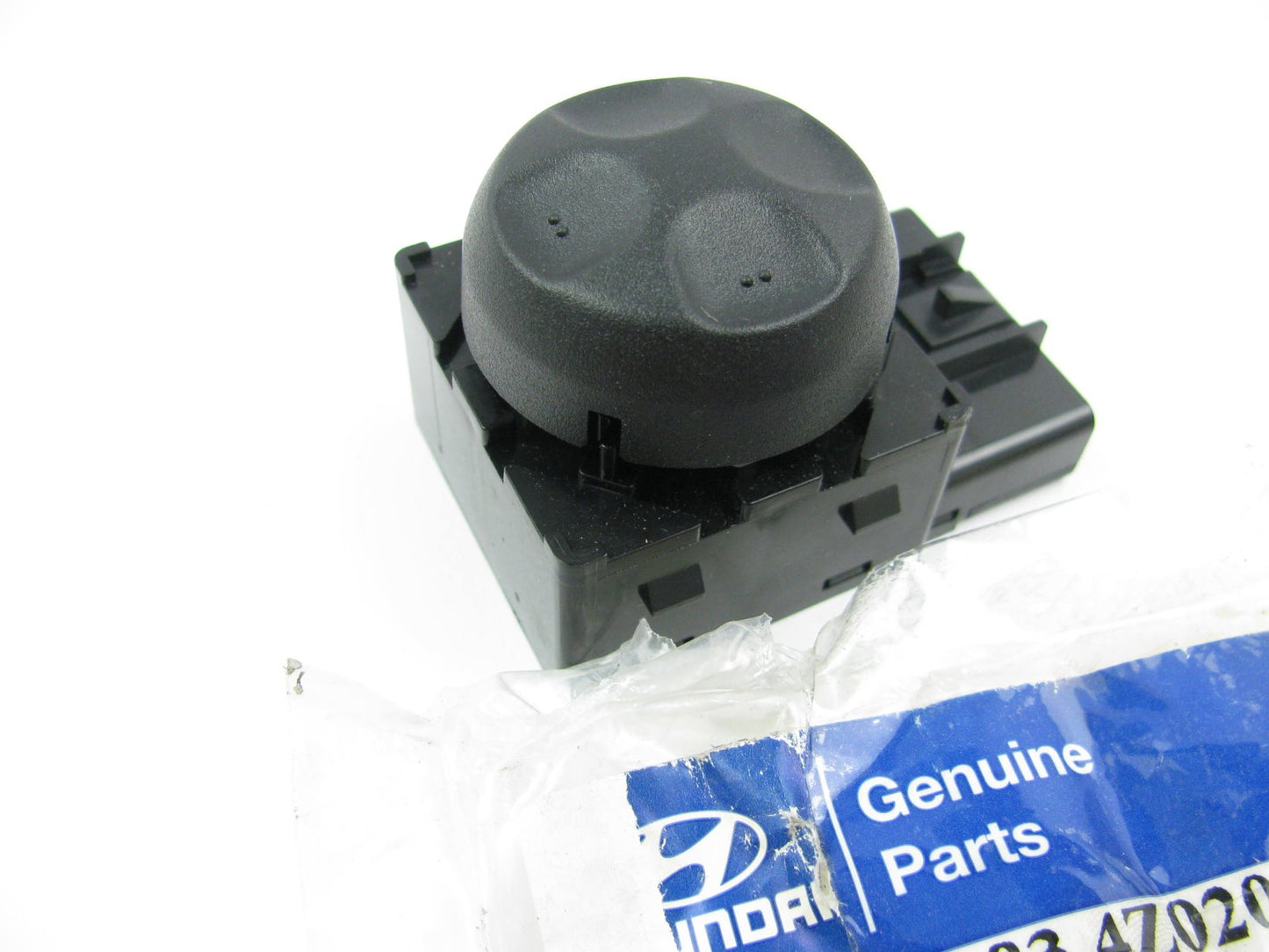 NEW - OEM 880834Z020 Front Left Side Seat Adjust Switch For 2012-2013 Santa Fe