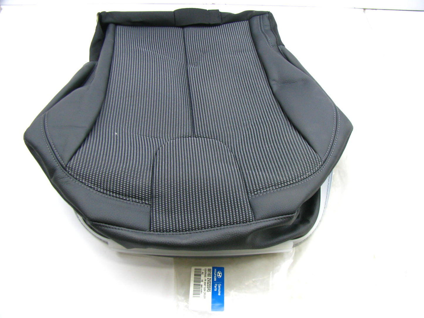 NEW - OEM 88160-2V020SR5 Front Left Lower Seat Cover For 11-14 Hyundai Veloster