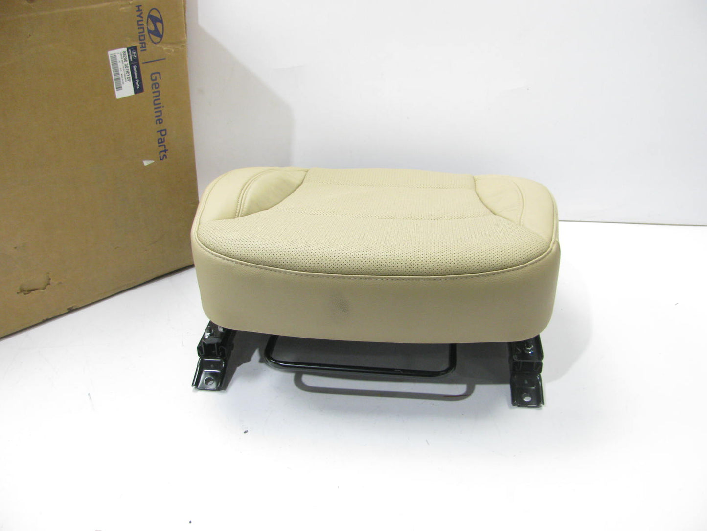 NEW 882003Q180YDP Front RIGHT Seat Assembly W/ Seat Warmer OEM For 09-14 Sonata