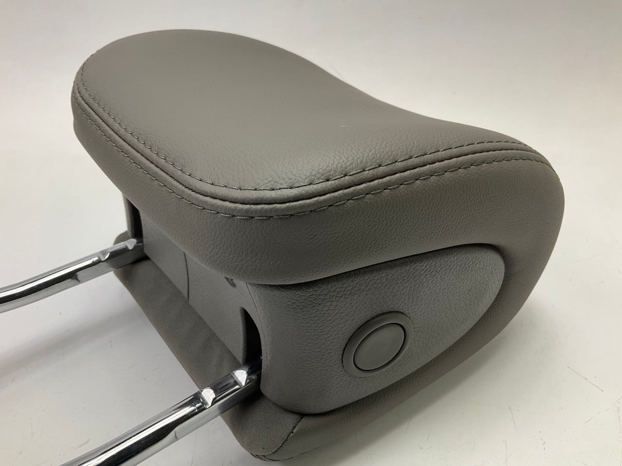 NEW Front Seat Headrest Head Rest, Gray Leather, OEM For 2013-18 Santa Fe Sport