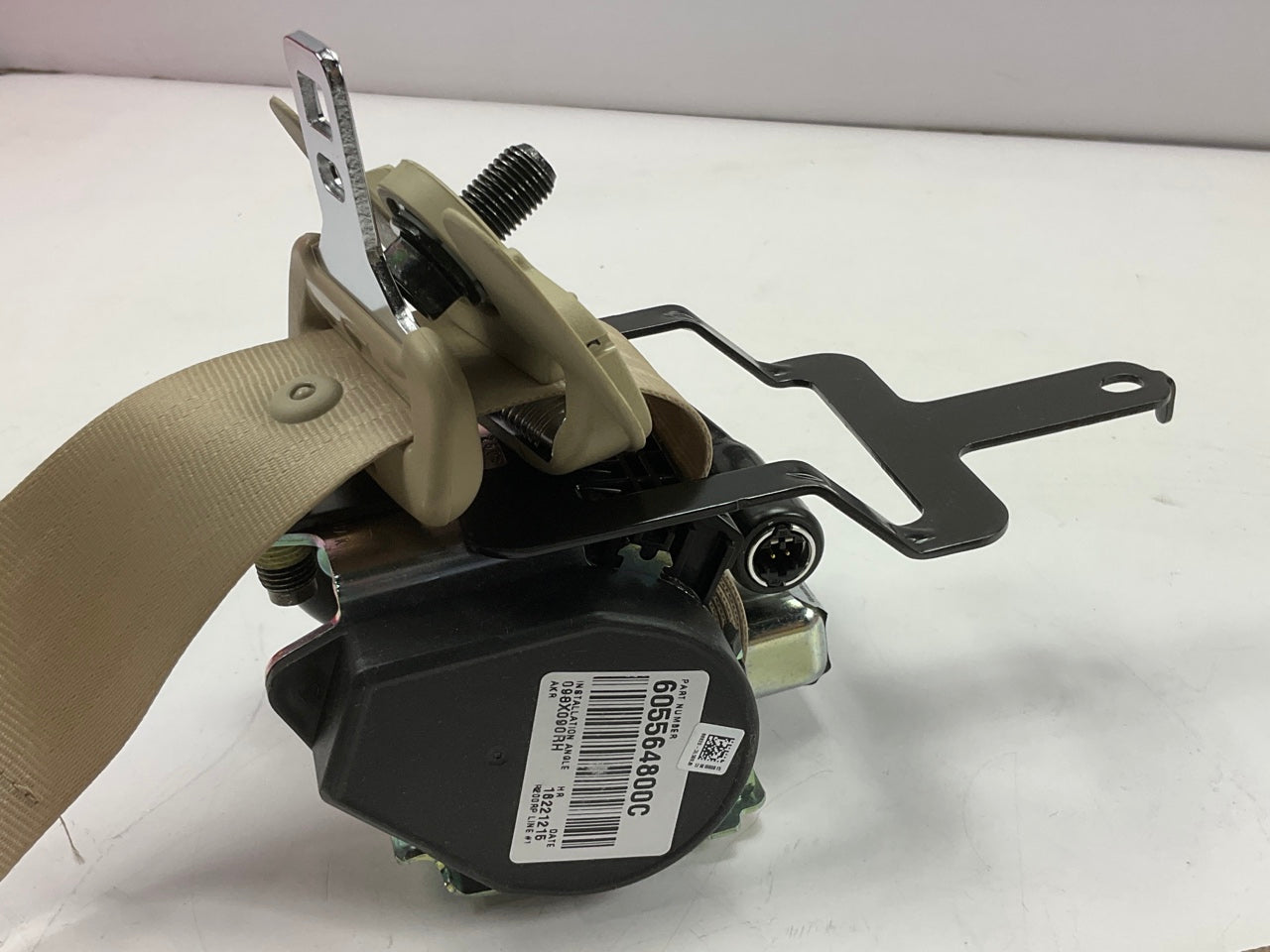 NEW Front Right Passengers Side Seat Belt OEM For 06-11 Hyundai Azera 888203L500
