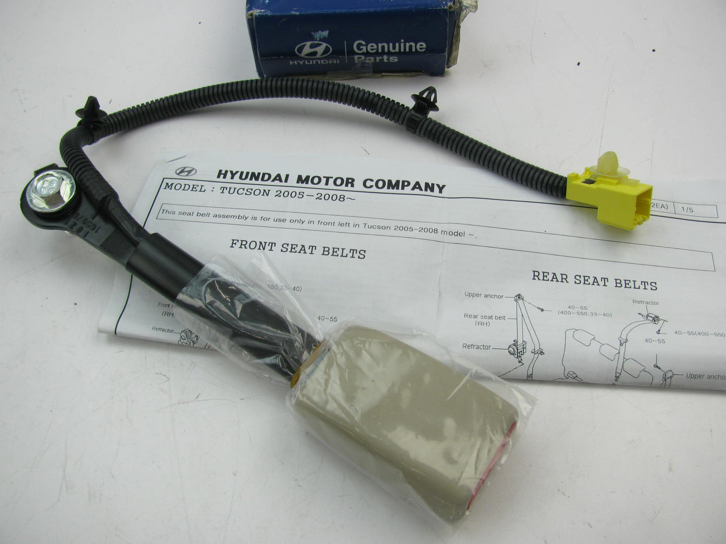 NEW GENUINE FRONT LEFT Seat Belt Buckle OEM For 07-09 Hyundai Tucson 888302E510J