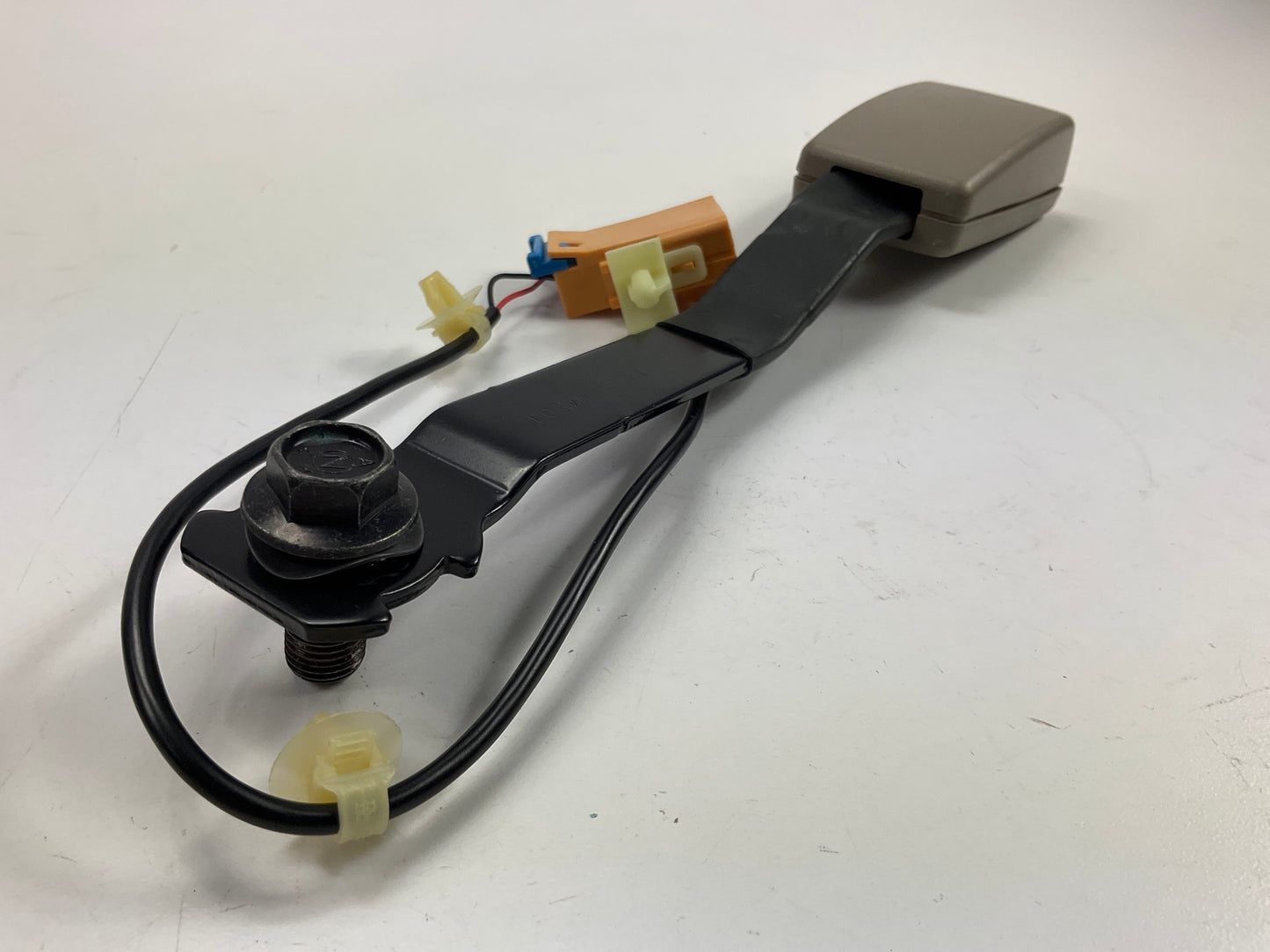 NEW Front Right Passengers Beige Seat Belt Buckle For 04-06 Elantra 888402D551ZE