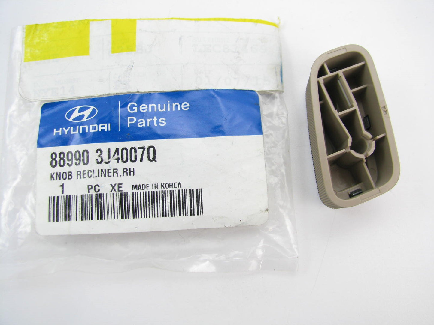 Front Right Beige Seat Back Recline Knob OEM For 2007-2012 Veracruz 889903J4007Q