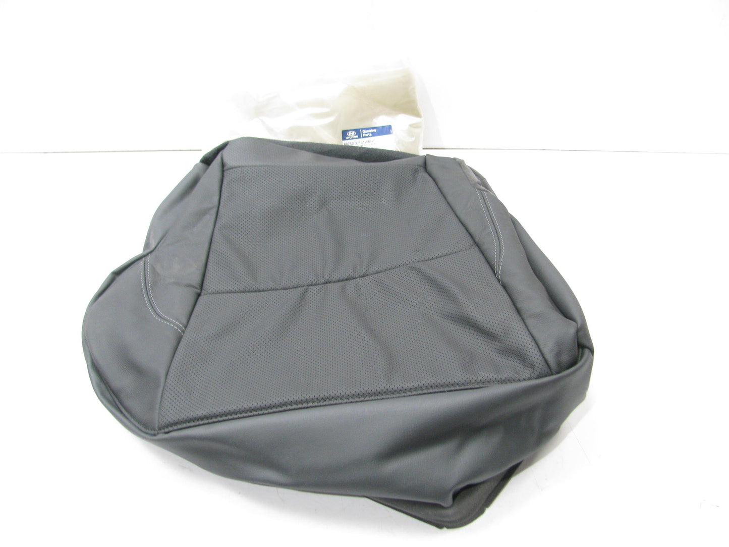 NEW - OEM 2nd Row Right Seat Cushion Cover For 2009-2012 Hyundai Veracruz