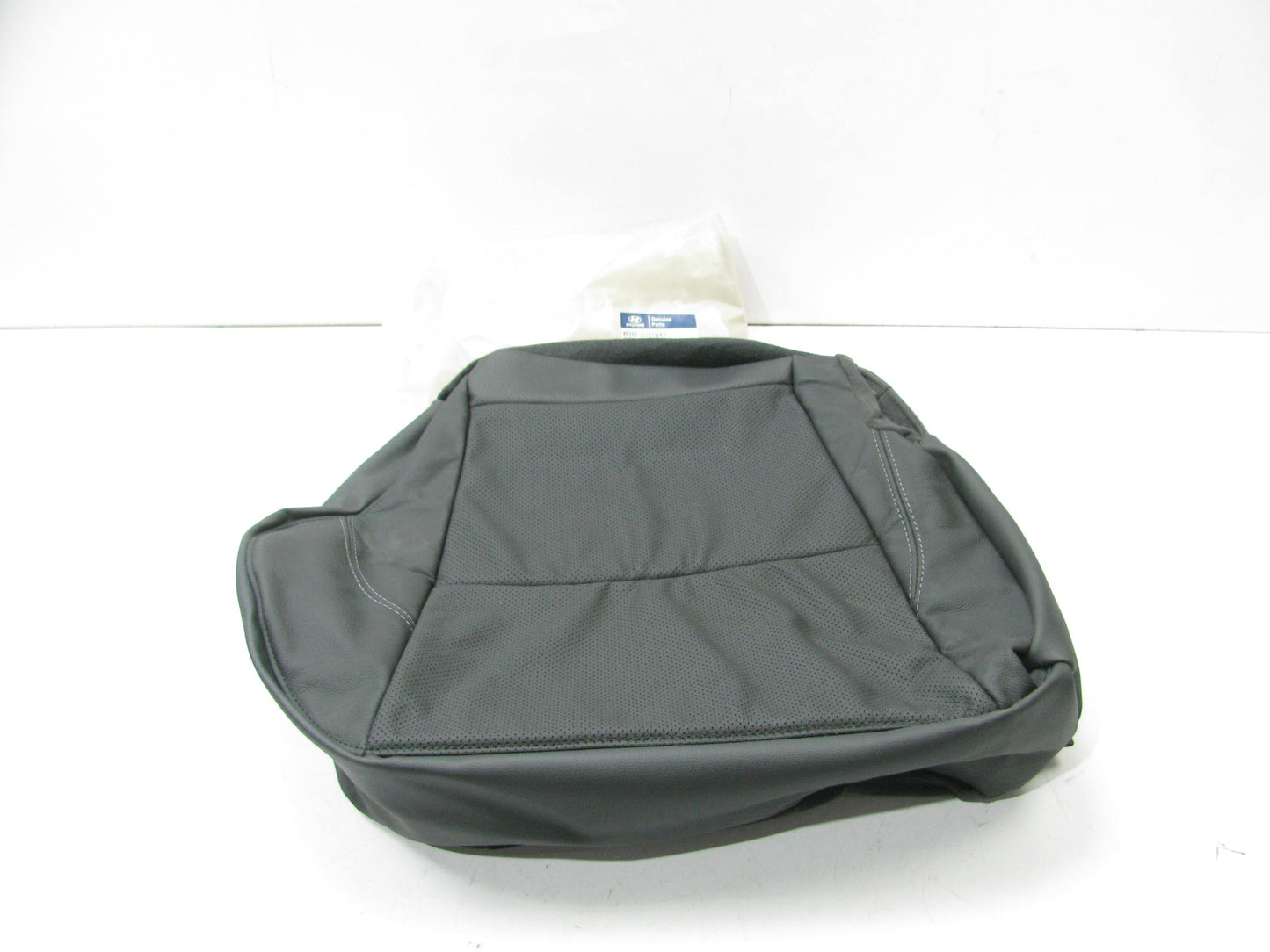 NEW - OEM 2nd Row Right Seat Cushion Cover For 2009-2012 Hyundai Veracruz