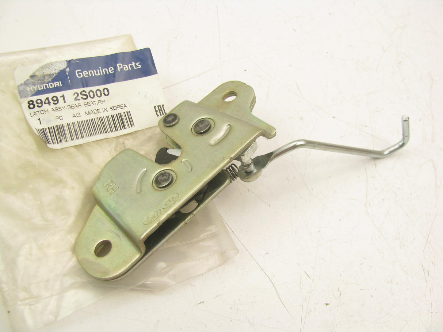 NEW - OEM 894912S000 Rear Right Seat Upper Latch For 2009-2013 Hyundai Tucson