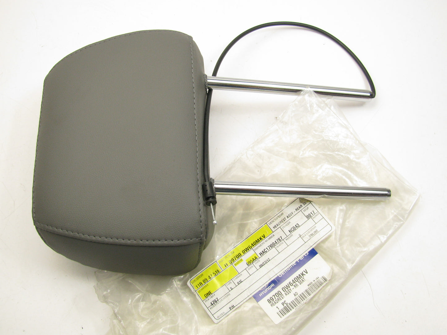 NEW Rear Outer (Left Or Right) Gray Headrest OEM For 10-12 Santa Fe 897000W640MK