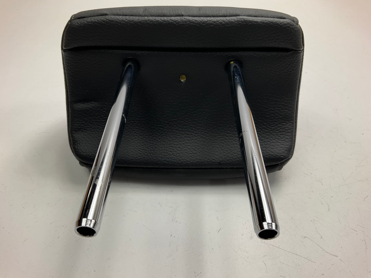 NEW Cosmetic Damage Rear Seat Center Black Leather Headrest OEM For 2014 Tucson
