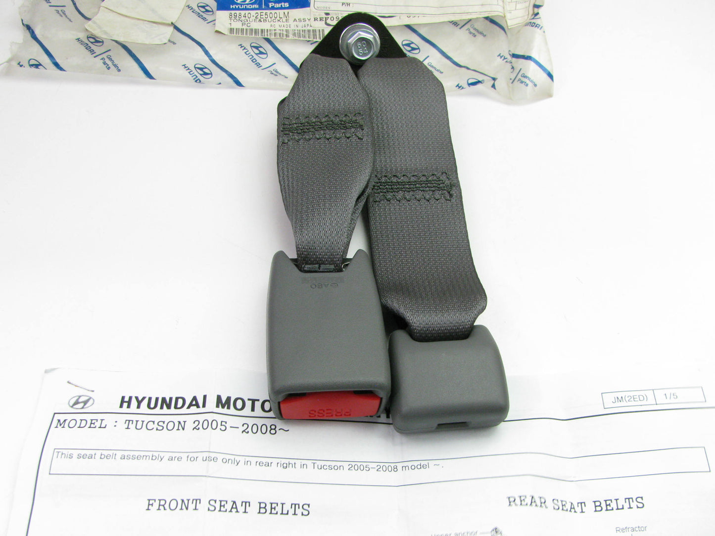 New OEM Rear (Second Row) Right Side Seat Belt Buckle GRAY For 2004-2006 Tucson