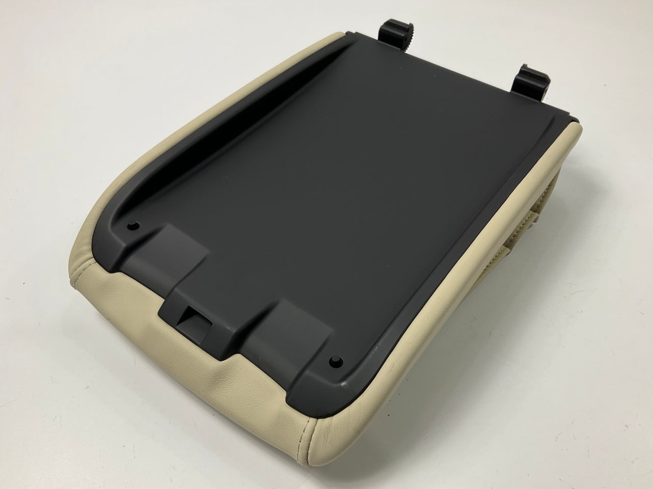 NEW Rear Seat Armrest Console Lid OEM For 2014-2015 Hyundai Equus 899183N200NVN