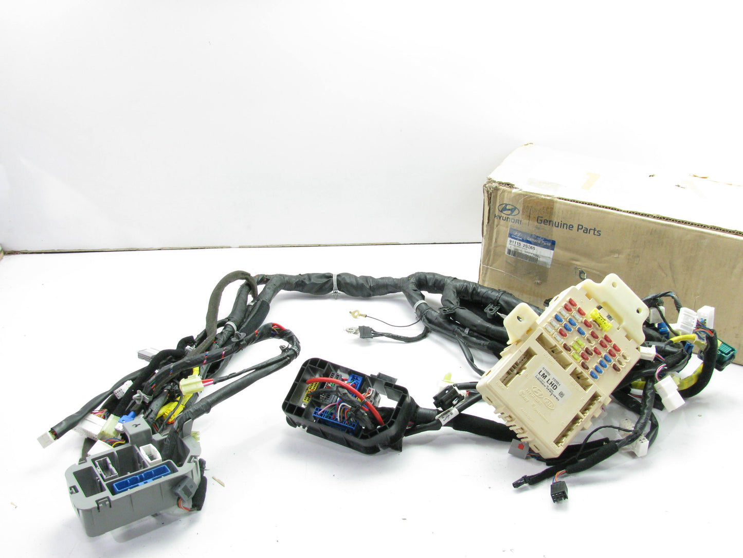 NEW GENUINE Fuse Box & Main Wire Harness OEM For 2011-2013 Tucson 911152S265