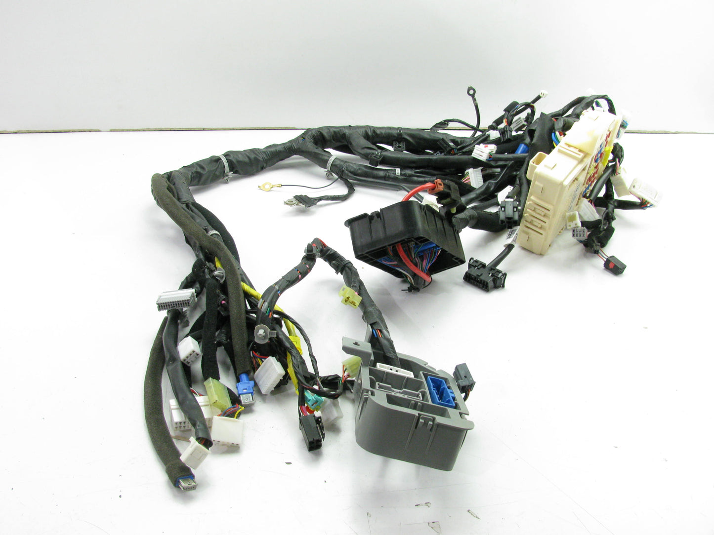 NEW GENUINE Fuse Box & Main Wire Harness OEM For 2011-2013 Tucson 911152S265