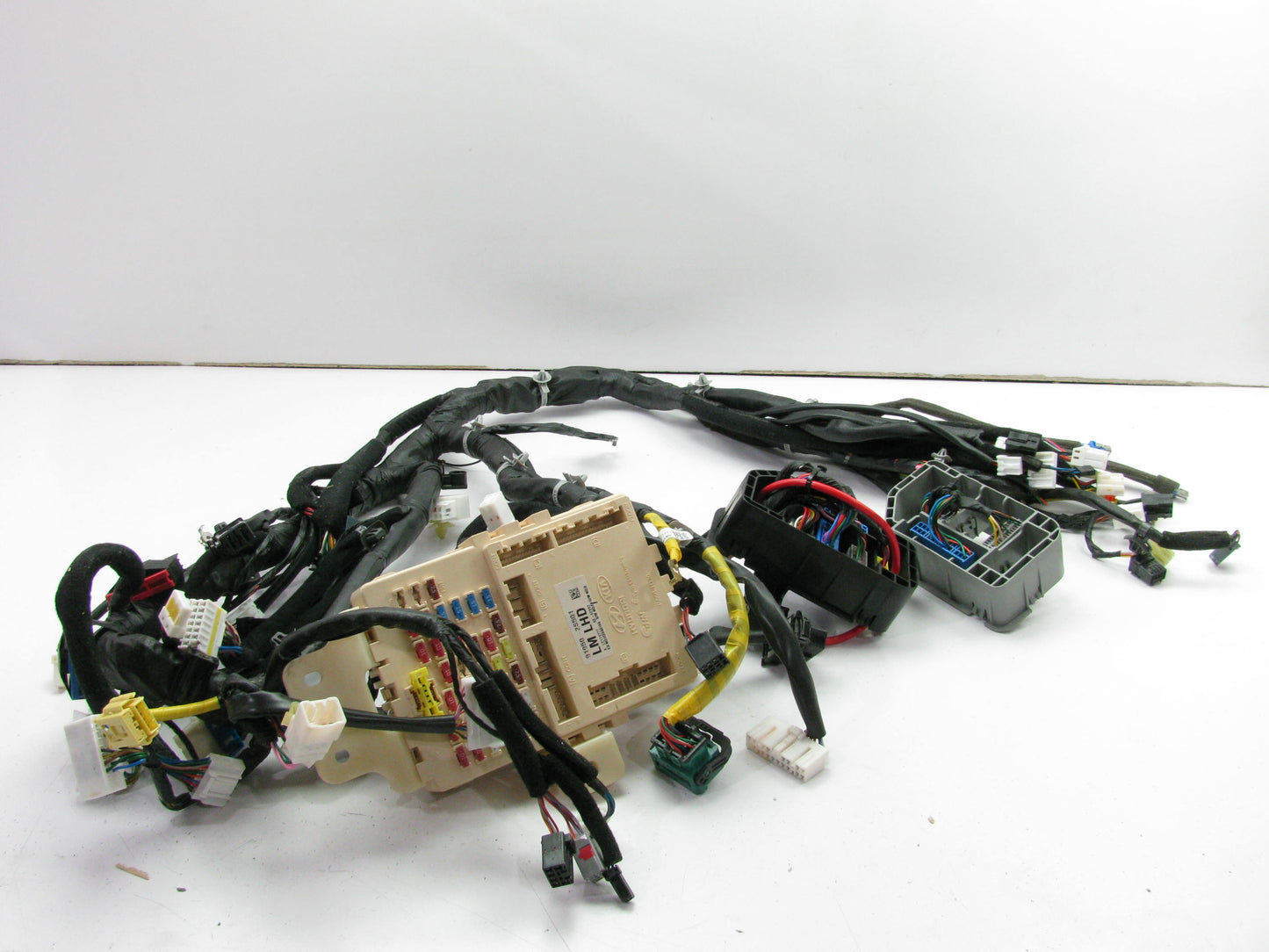 NEW GENUINE Fuse Box & Main Wire Harness OEM For 2011-2013 Tucson 911152S265