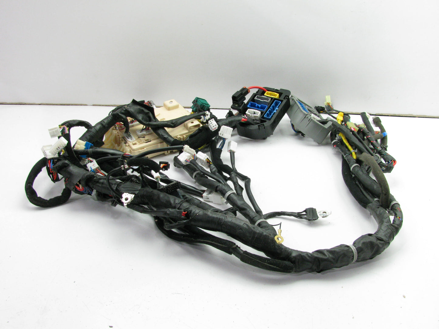 NEW GENUINE Fuse Box & Main Wire Harness OEM For 2011-2013 Tucson 911152S265