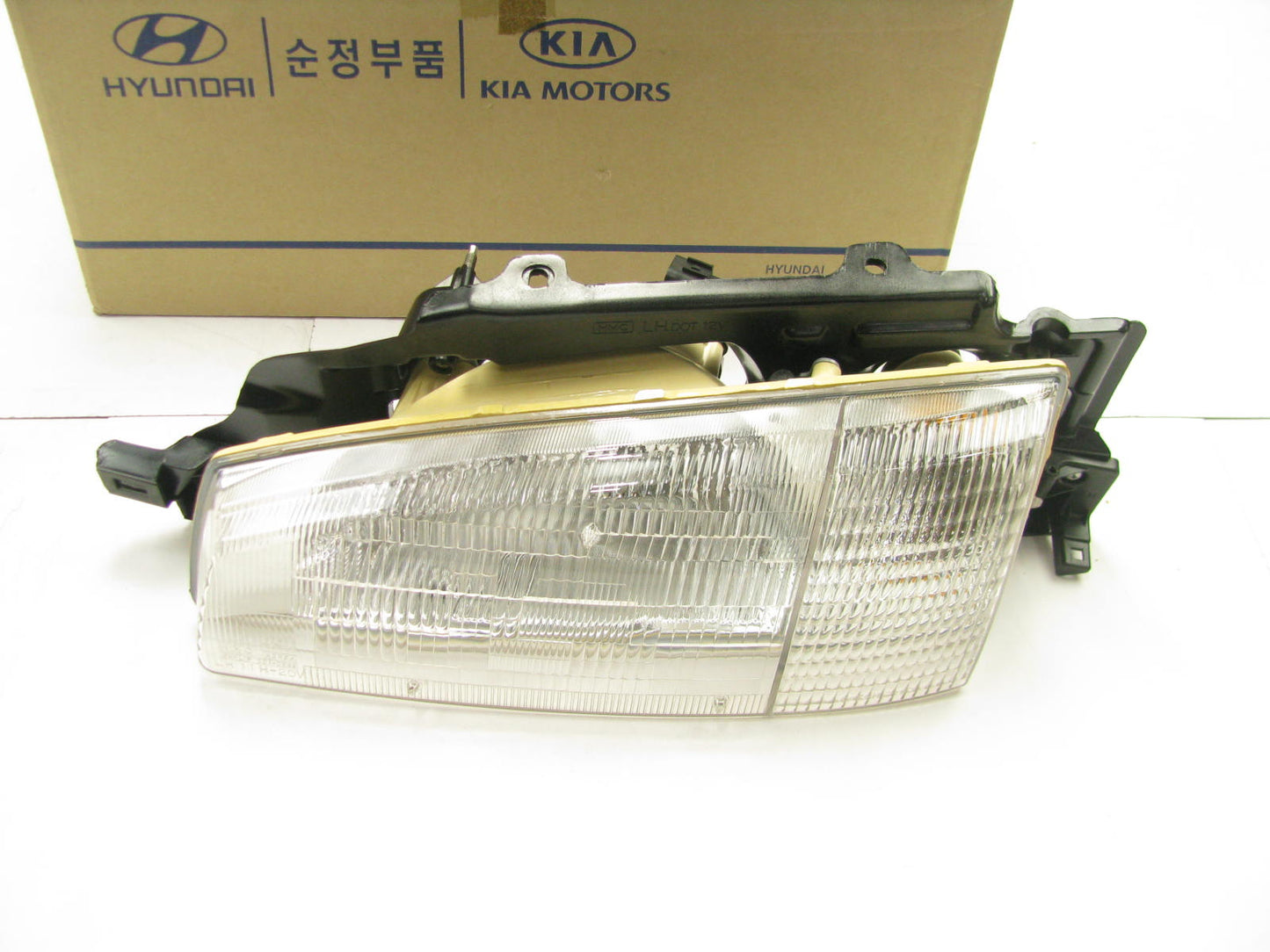 NEW - OEM 9210128050 Front Left Headlight Headlamp For 1991-1995 Hyundai Elantra