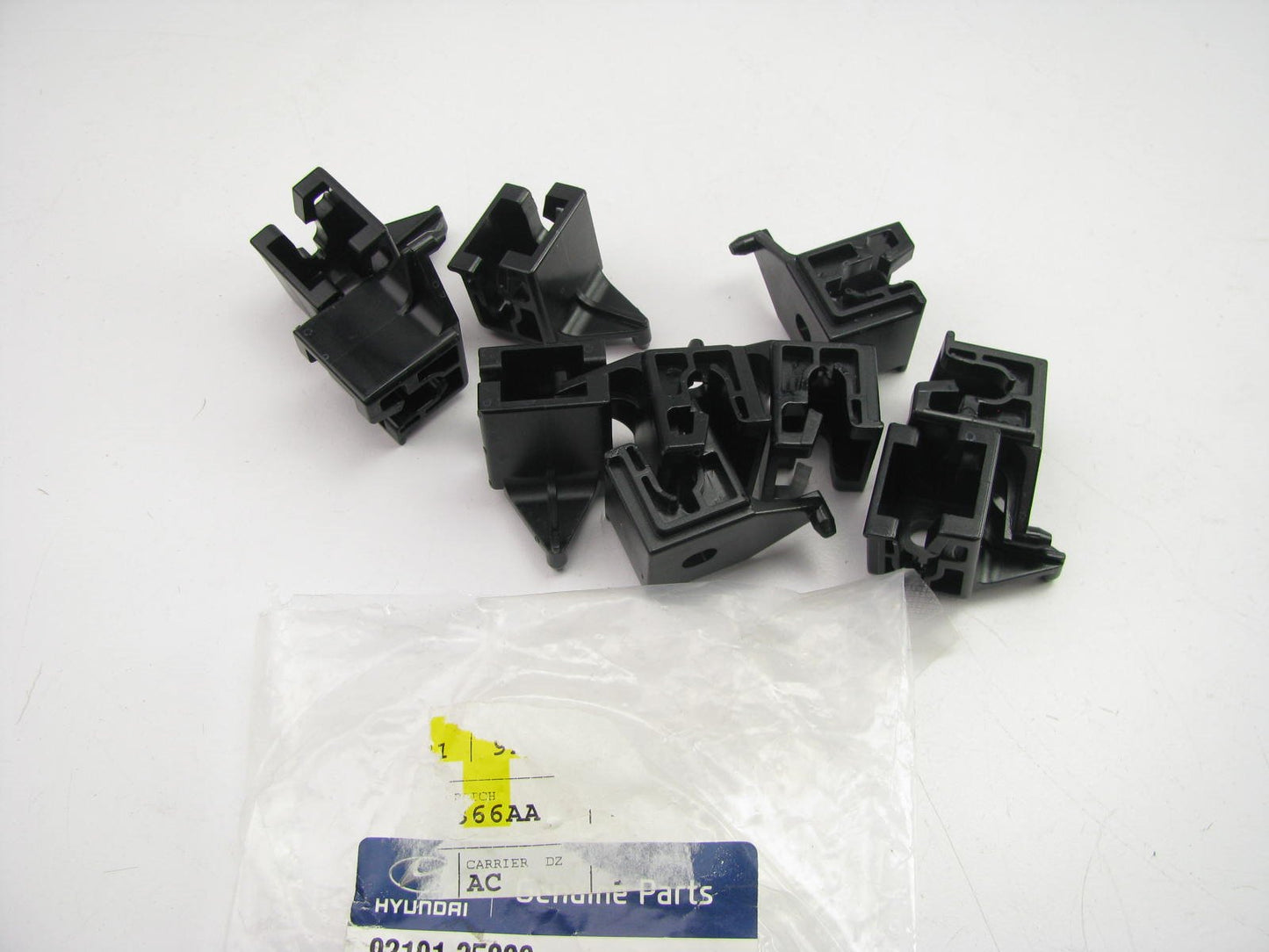 (10) NEW - OEM 9219135000 Headlight Head Lamp Retainer Nuts Clips For Hyundai