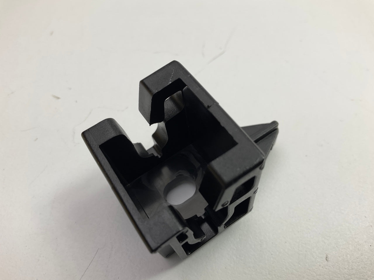 NEW Headlight Head Lamp Mounting Retainer Clip OEM For Hyundai 9219135000