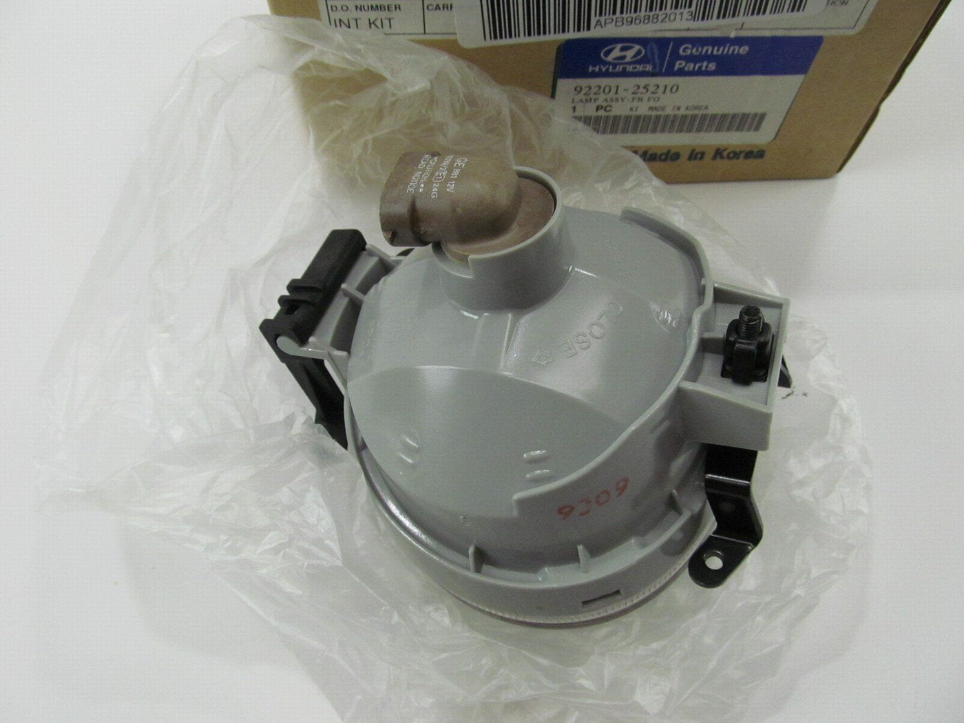 NEW - OEM 9220125210 Left Fog Light Lamp For 2000-2002 Hyundai Accent