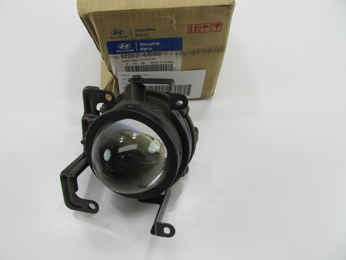 NEW - OEM 922024J000 Right Fog Light Lamp For 2007-2008 Hyundai Entourage