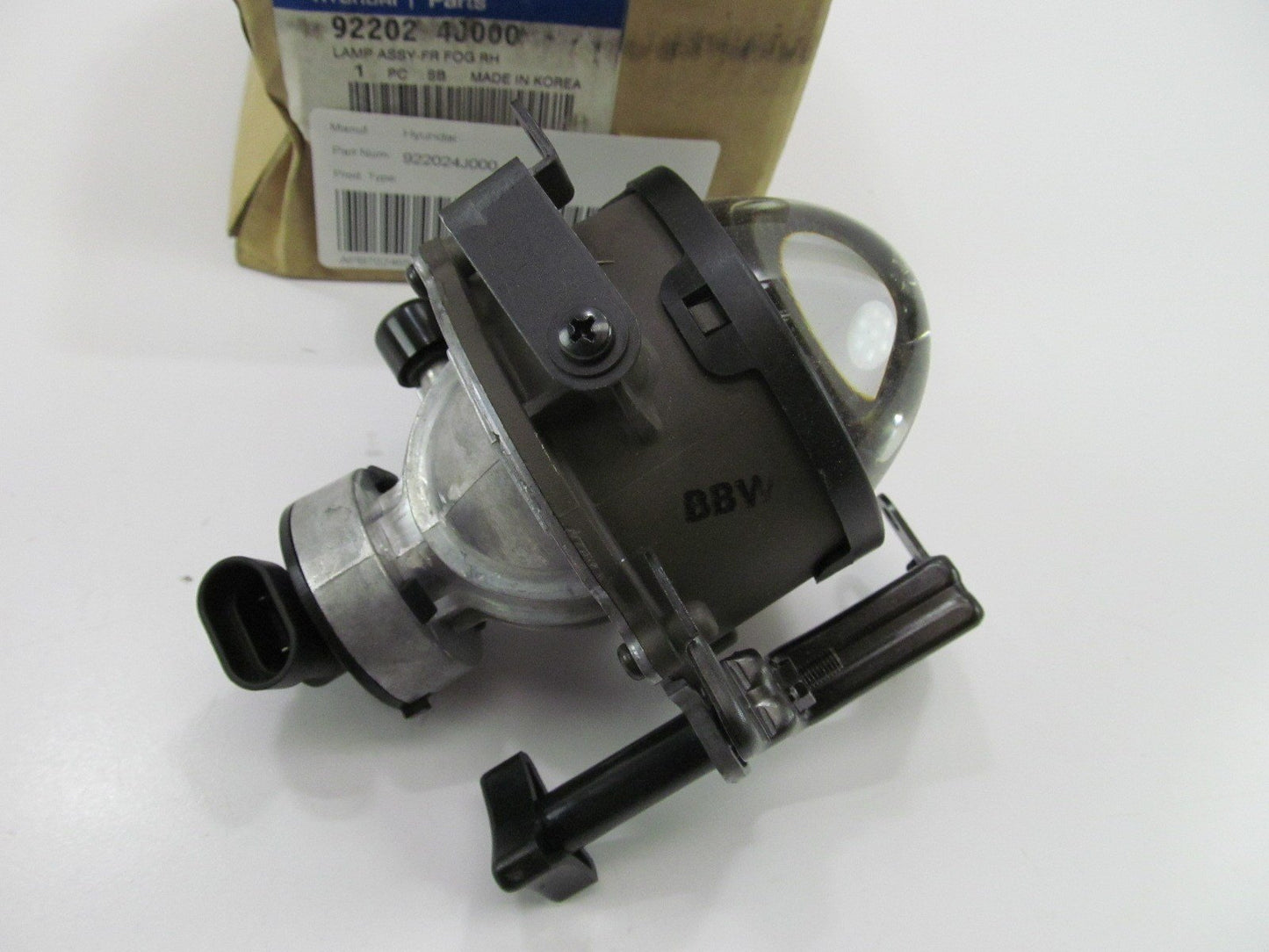 NEW - OEM 922024J000 Right Fog Light Lamp For 2007-2008 Hyundai Entourage