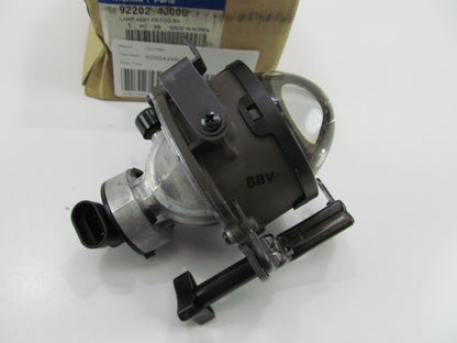 NEW - OEM 922024J000 Right Fog Light Lamp For 2007-2008 Hyundai Entourage