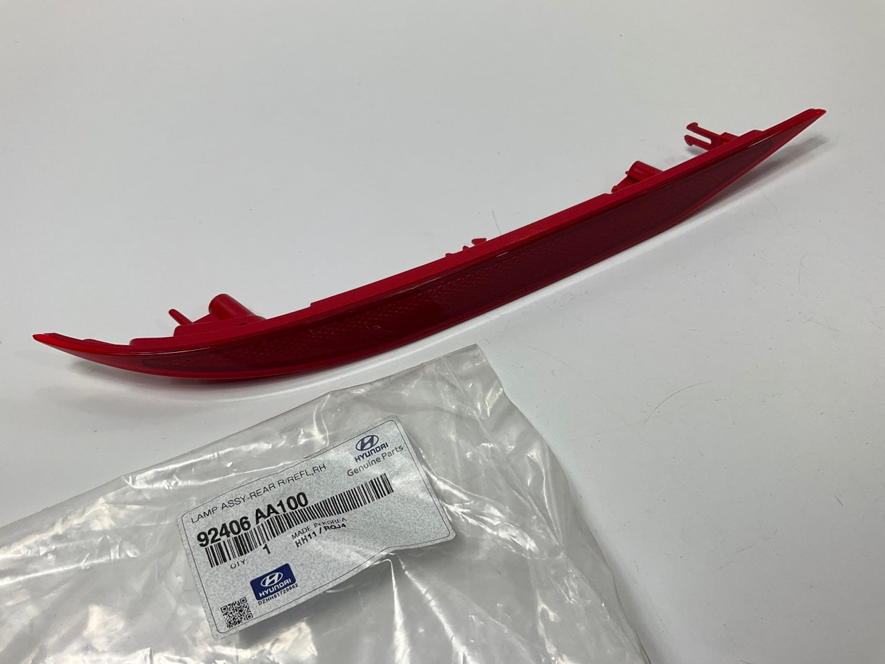 Rear Bumper Right Passenger Reflector OEM For 2021-2023 Elantra SEDAN 92406AA100