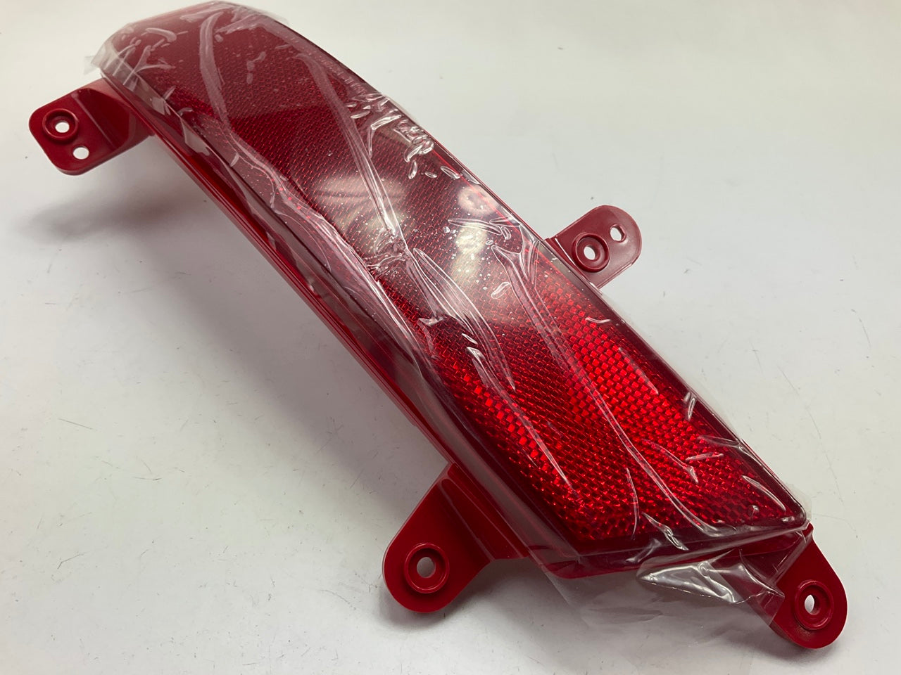 NEW Rear Bumper, Right Passengers Reflector OEM For 13-16 Santa Fe 92406B8200