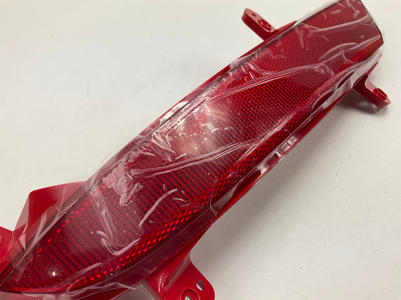 NEW Rear Bumper, Right Passengers Reflector OEM For 13-16 Santa Fe 92406B8200
