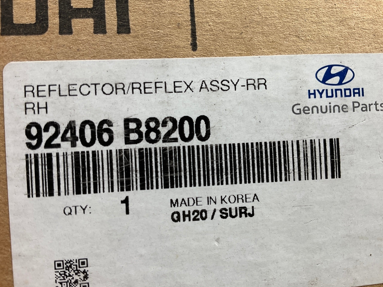 NEW Rear Bumper, Right Passengers Reflector OEM For 13-16 Santa Fe 92406B8200