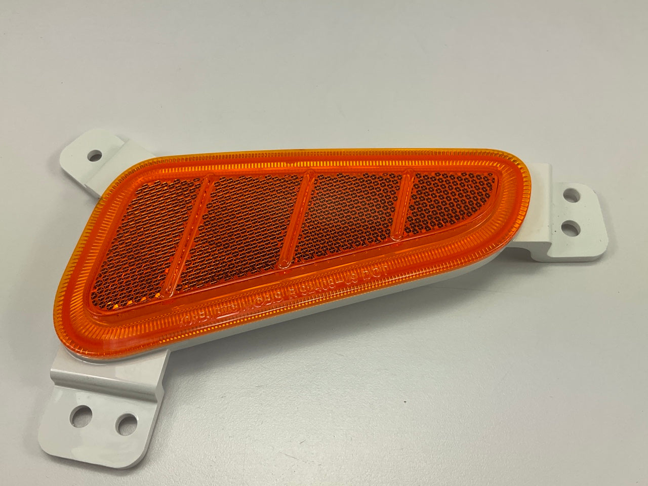 NEW Front Bumper Right Passengers Side Reflector OEM For 2018-21 Kona 92408J9200