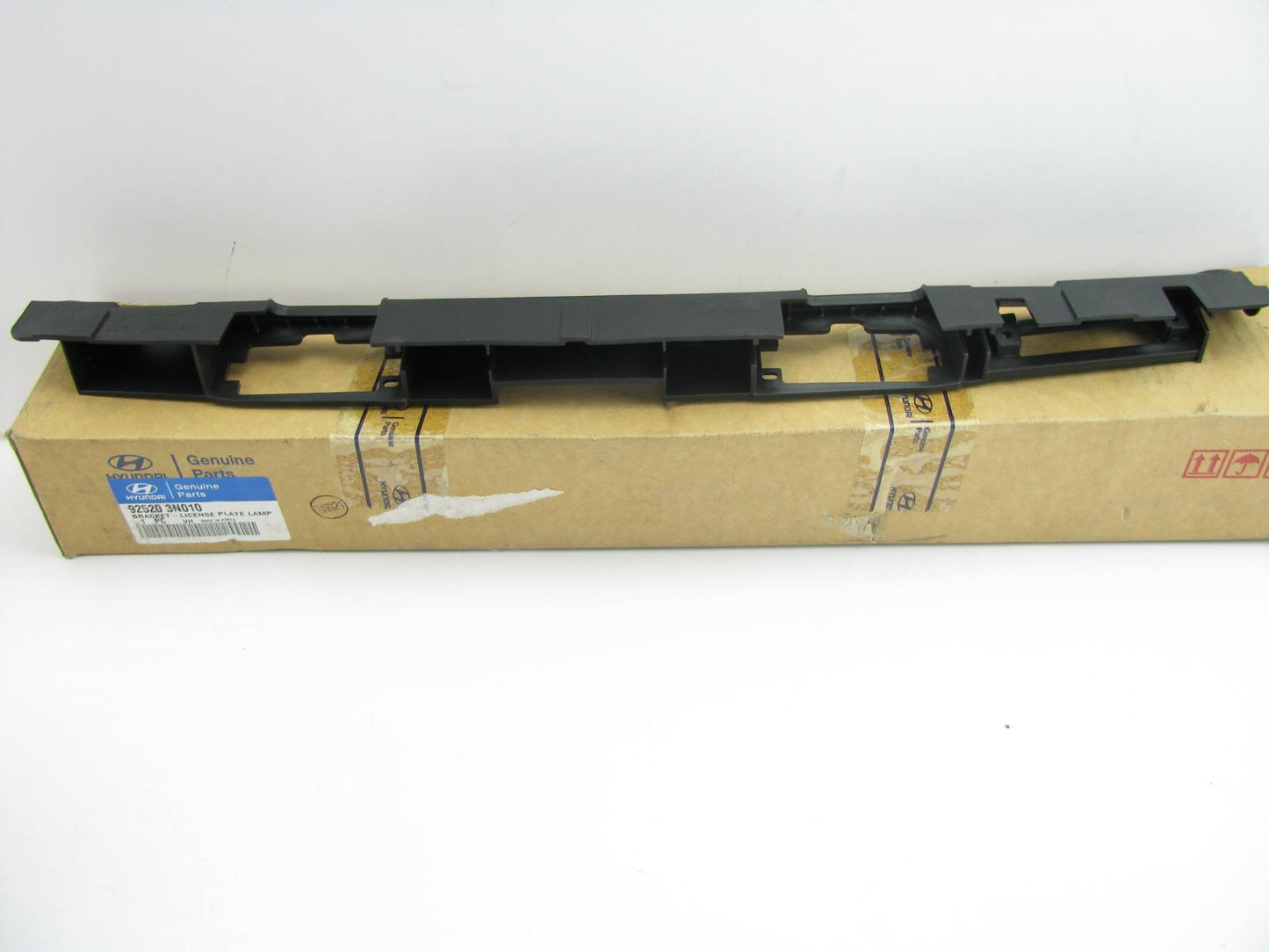 NEW - OEM Genuine License Plate Light Bracket For 2011-2016 Equus 925203N010