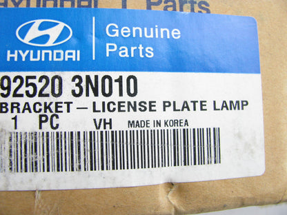 NEW - OEM Genuine License Plate Light Bracket For 2011-2016 Equus 925203N010