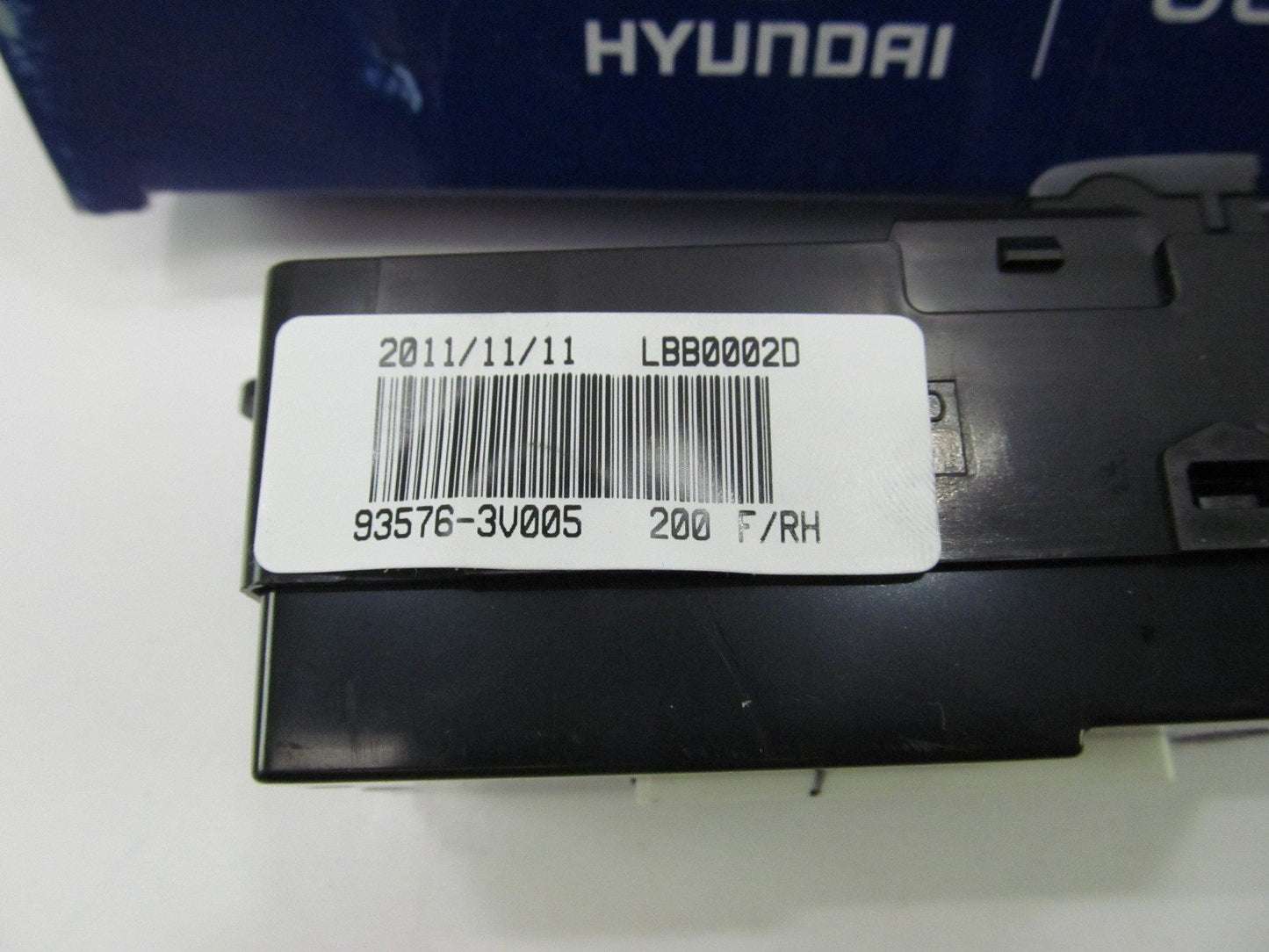 NEW - OEM 935763V005 Right Power Window Switch For 2011-2014 Hyundai Azera