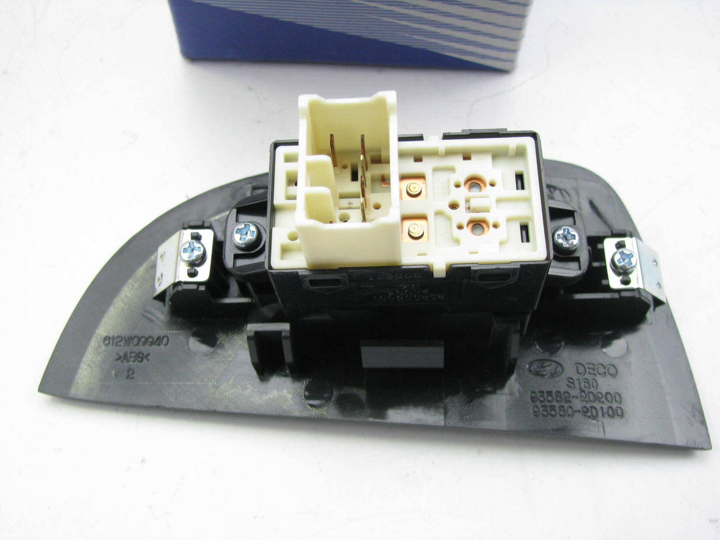 NEW - OEM 935802D100OH Rear Right Power Window Switch For 00-03 Hyundai Elantra