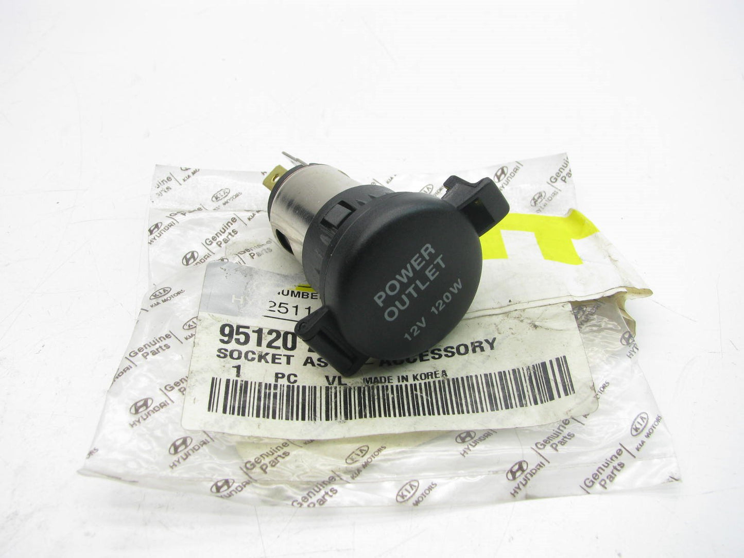 NEW REAR Console Power Outlet 12V OEM For 2006 Azera 05-08 Tucson 951202D800